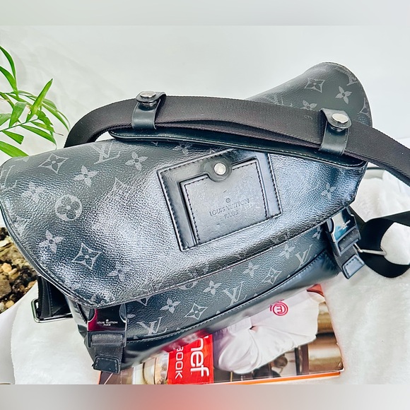 Louis Vuitton Monogram Eclipse Messenger Voyage PM - Picture 2 of 16